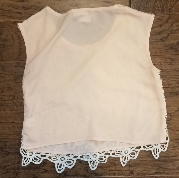 Monteau blush crop top with crochet front overlay - Picture 2 of 5